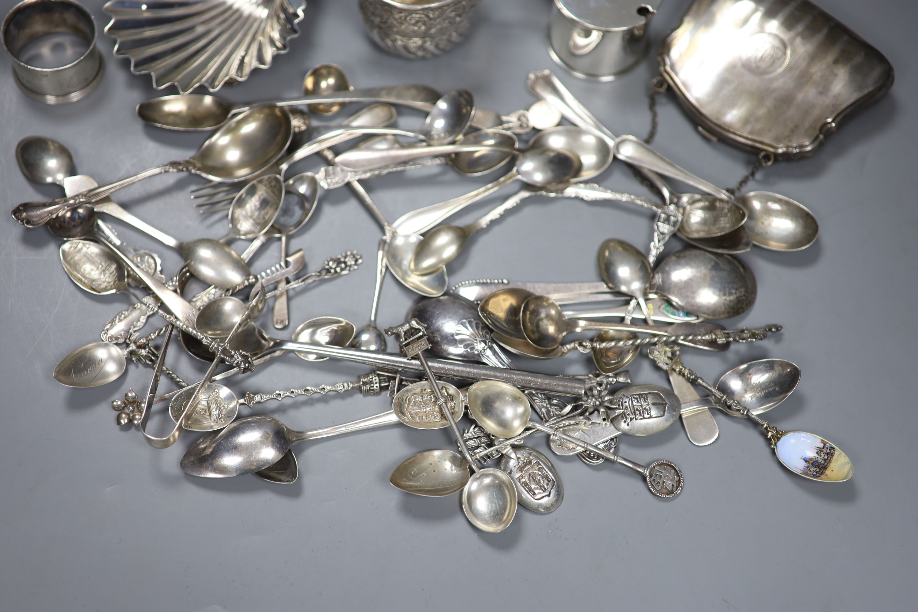 Mixed silver and cutlery.